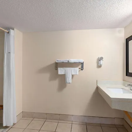 Super 8 By Wyndham Fort Mitchell Cincinnati Area